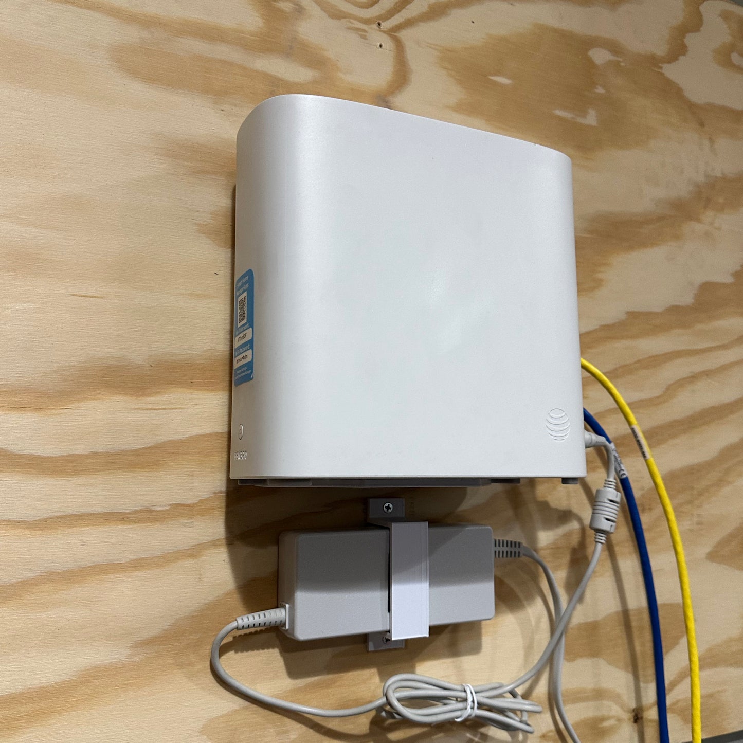 Arris / AT&T BGW-320 Internet Modem Gateway Wall Mount