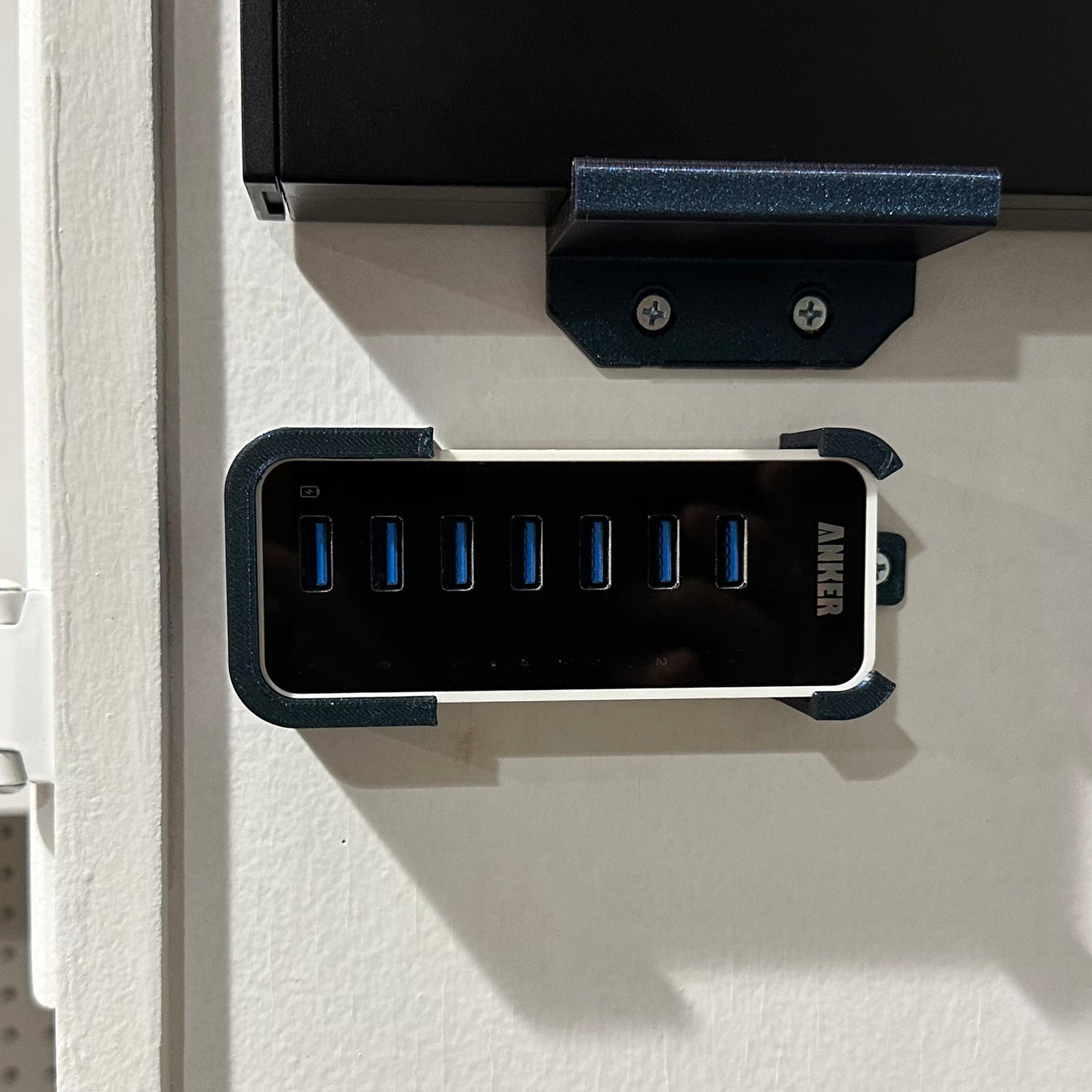 Wall / Desk Mount for Anker 7 or 10 port USB Data Hub